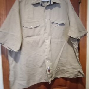 TOMMY HILFIGER. TAN  MENS SHORT SLEEVE BUTTON DOWN SHIRT. SIZE  17 100%  COTTON
